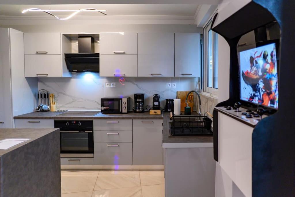 Fresh Spicy 1Bd Amusement Arcade Appartement Athene Buitenkant foto